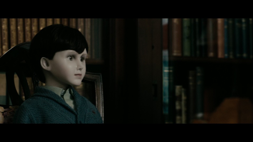The.Boy.2016.2160p.UHD.BluRay.REMUX.HEVC.DoVi.HDR.Atmos.TrueHD7.1-CHD.mkv_20240901_205805.472.jpg