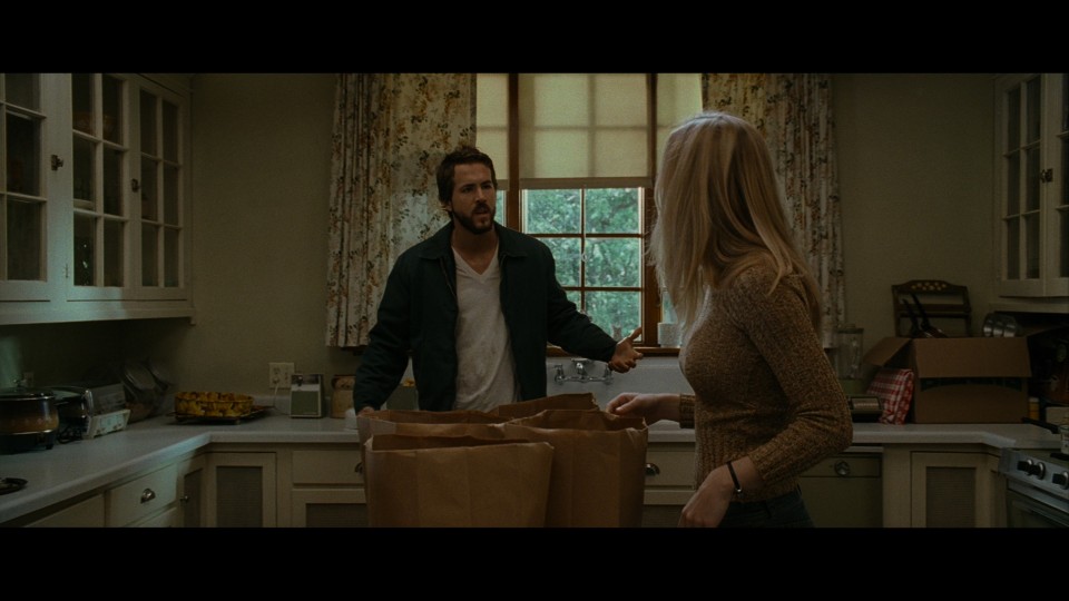 The.Amityville.Horror.2005.2160p.UHD.BluRay.REMUX.HEVC.DoVi.HDR.DTS-HDMA5.1-CHD.mkv_20240902_204500.818.jpg