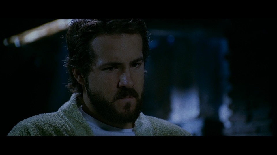 The.Amityville.Horror.2005.2160p.UHD.BluRay.REMUX.HEVC.DoVi.HDR.DTS-HDMA5.1-CHD.mkv_20240902_204502.849.jpg