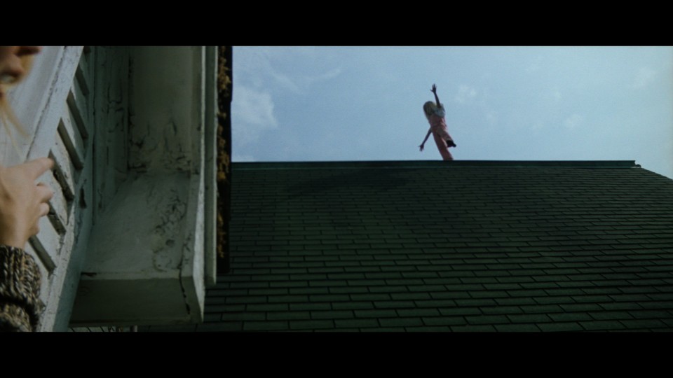The.Amityville.Horror.2005.2160p.UHD.BluRay.REMUX.HEVC.DoVi.HDR.DTS-HDMA5.1-CHD.mkv_20240902_204506.644.jpg