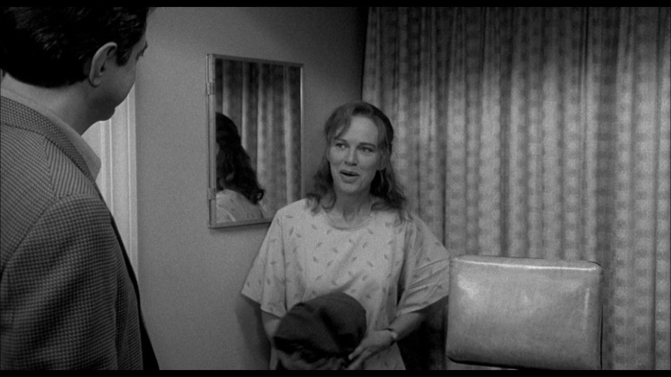 Celebrity.1998.1080p.BluRay.REMUX.AVC.DTS-HDMA2.0-CHD.mkv_20240904_102616.187.jpg