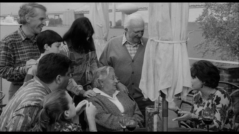 Celebrity.1998.1080p.BluRay.REMUX.AVC.DTS-HDMA2.0-CHD.mkv_20240904_102618.741.jpg