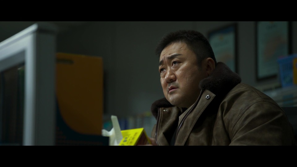 The.Roundup.Punishment.2024.1080p.Bluray.REMUX.AVC.TrueHD5.1-CHD.mkv_20240904_223545.625.jpg