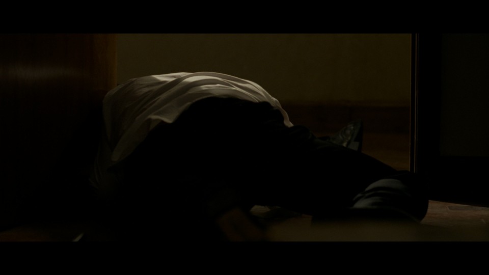 The.Strangers.2008.2160p.UHD.Bluray.REMUX.DoVi.HDR.HEVC.DTS-HDMA5.1-CHD.mkv_20240905_203315.778.jpg