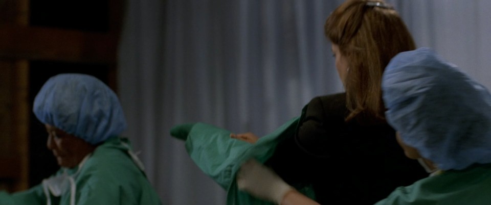 Village.of.the.Damned.1995.BluRay.1080p.DTS-HDMA5.1.x264-CHD.mkv_20240923_155231.279.jpg