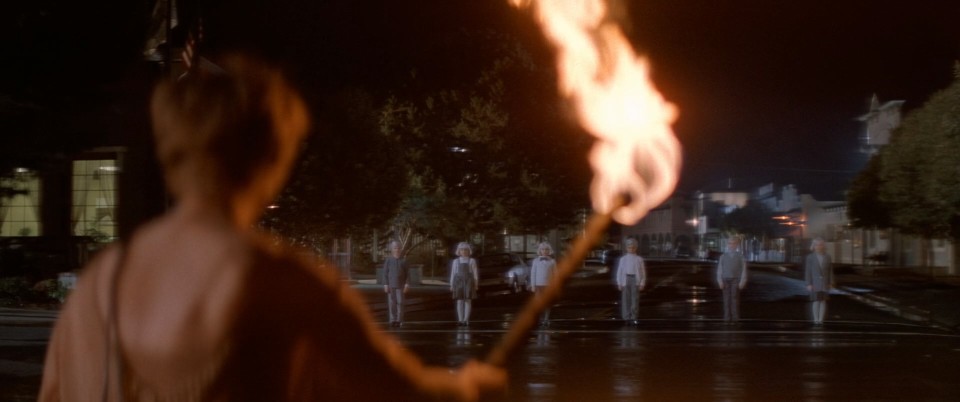 Village.of.the.Damned.1995.BluRay.1080p.DTS-HDMA5.1.x264-CHD.mkv_20240923_155236.696.jpg