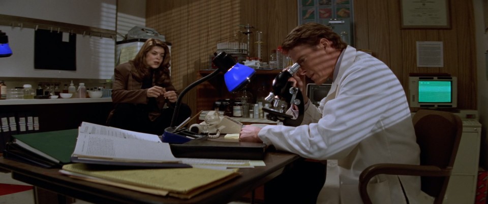 Village.of.the.Damned.1995.BluRay.1080p.DTS-HDMA5.1.x265.10bit-CHD.mkv_20240923_192003.774.jpg