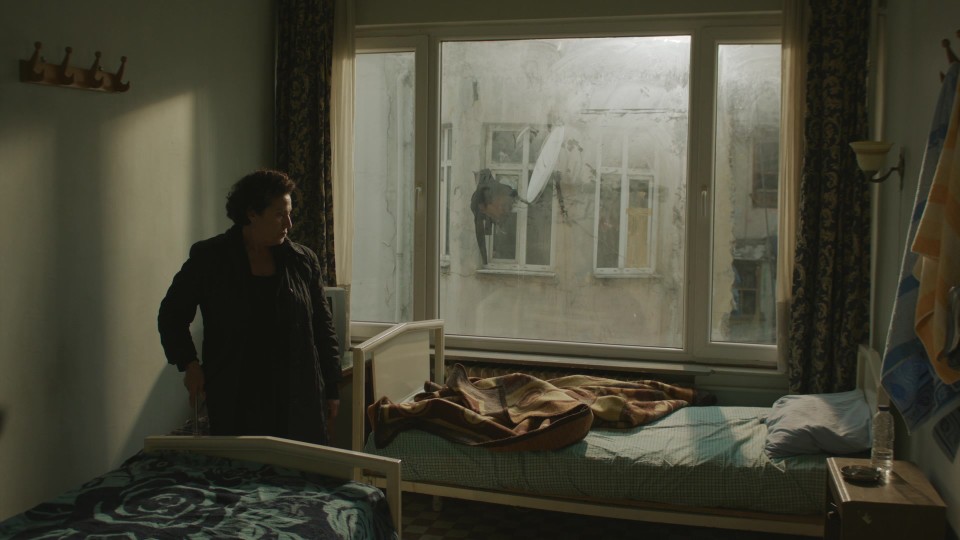 Crossing.2024.1080p.Bluray.REMUX.AVC.DTS-HDMA5.1-CHD.mkv_20241009_013304.993.jpg