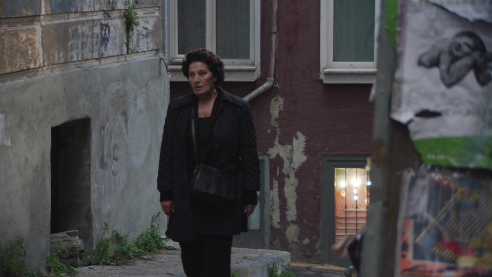 Crossing.2024.Bluray.1080p.iPad.AAC2.0.x264-CHDPAD.mp4_20241009_014347.358.jpg