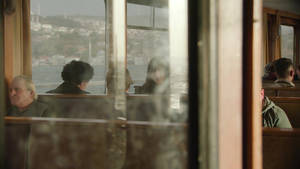 Crossing.2024.Bluray.1080p.iPad.AAC2.0.x264-CHDPAD.mp4_20241009_014349.095.jpg