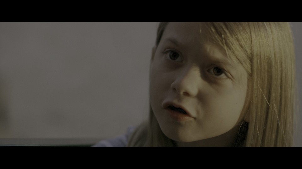 Itsy.Bitsy.2019.2160p.UHD.Bluray.REMUX.HEVC.DTS-HDMA5.1-CHD.mkv_20241117_232810.745.jpg
