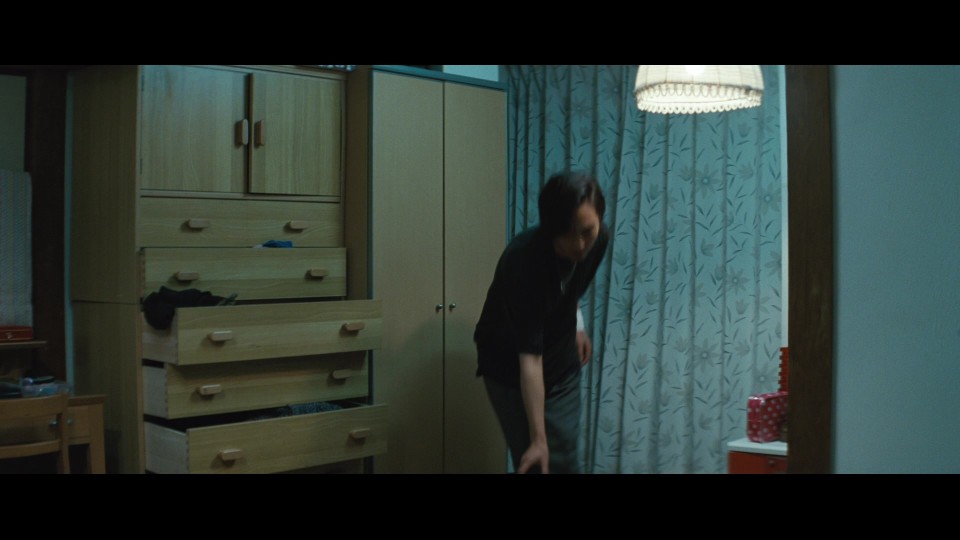Outrage.2010.1080p.Blyray.REMUX.AVC.DTS-HDMA5.1-CHD.mkv_20241124_121422.584.jpg