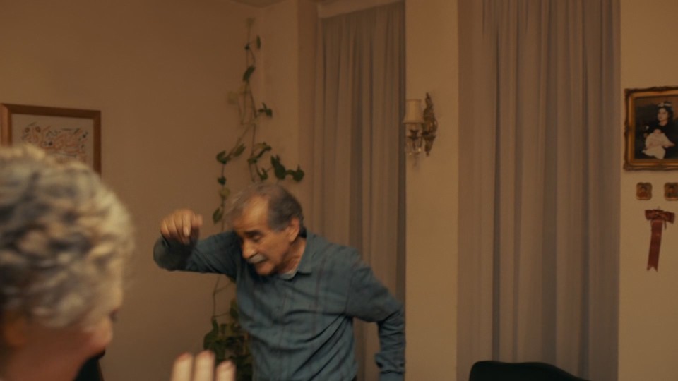 Keyke.mahboobe.man.2024.Bluray.1080p.DTS-HDMA5.1.x265.10bit-CHD.mkv_20241206_202941.286.jpg