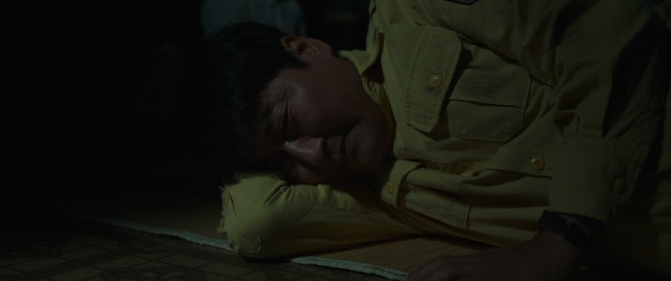 Taeksi.Woonjunsa.2017.Bluray.1080p.TrueHD5.1.x265.10bit-CHD.mkv_20241207_084041.220.jpg