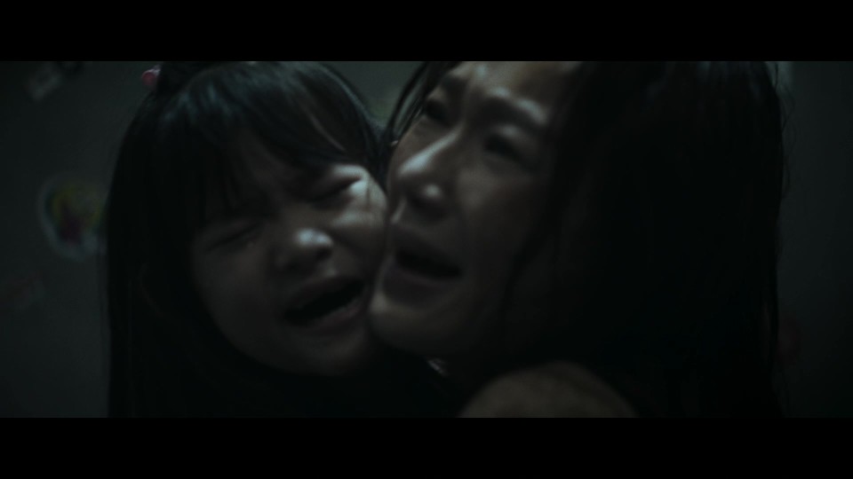 Them.Behind.the.Door.2024.BluRay.REMUX.AVC.TrueHD5.1-CHD.mkv_20250621_061731.091.jpg