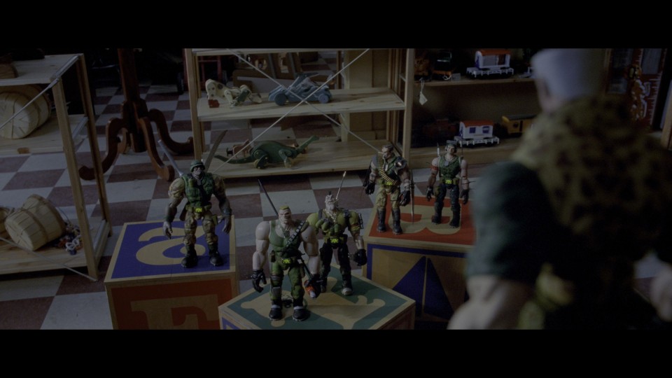 Small.Soldiers.1998.2160p.Bluray.REMUX.HEVC.DoVi.HDR.DTS-HDMA5.1-CHD.mkv_20250824_103415.408.jpg